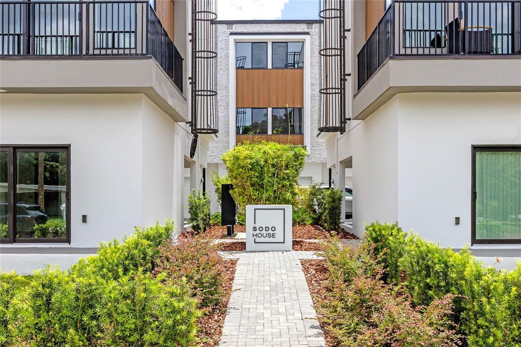 Photo of 38 W Harding Street #E, Orlando, FL 32806 (MLS # O6453818)