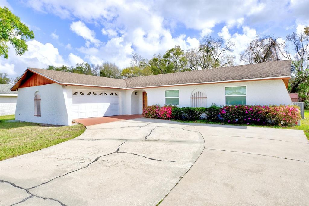 Photo of 1525 Leslie Drive, Lakeland, FL 33801 (MLS # L4957115)