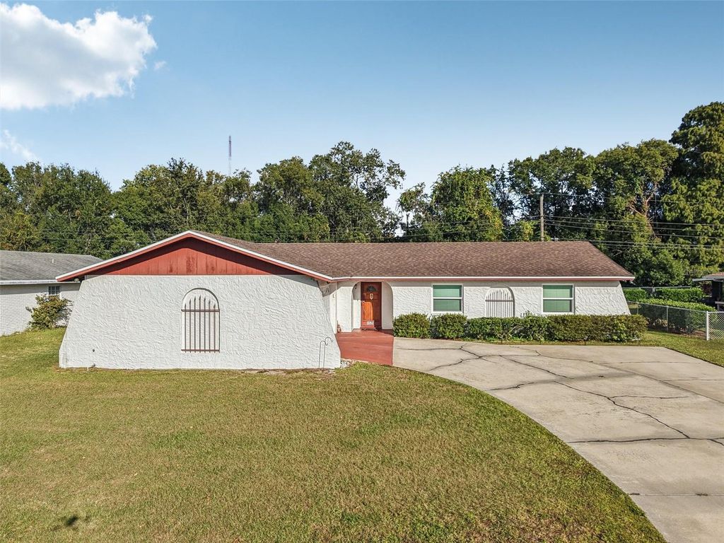 Photo of 1525 Leslie Drive, Lakeland, FL 33801 (MLS # L4957115)