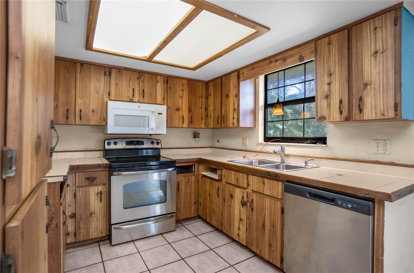 HAMPTON WOODS UNREC - Residential