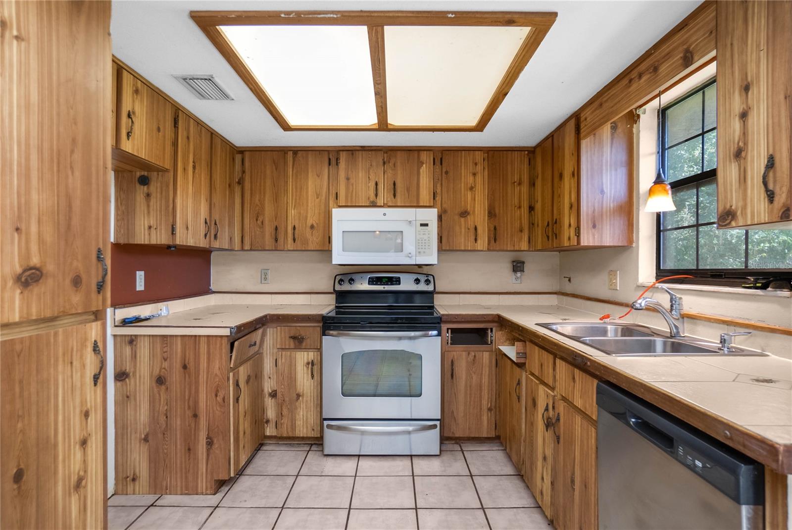 HAMPTON WOODS UNREC - Residential