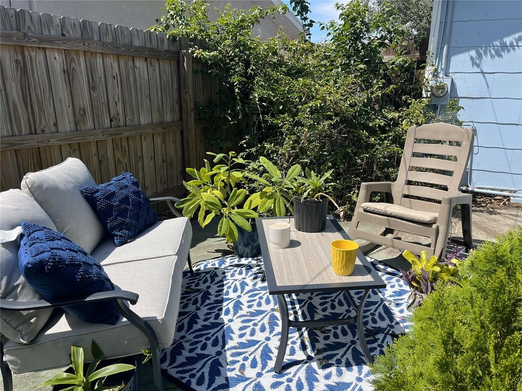 Photo of 466 36th Avenue N, St Petersburg, FL 33704 (MLS # TB8467640)