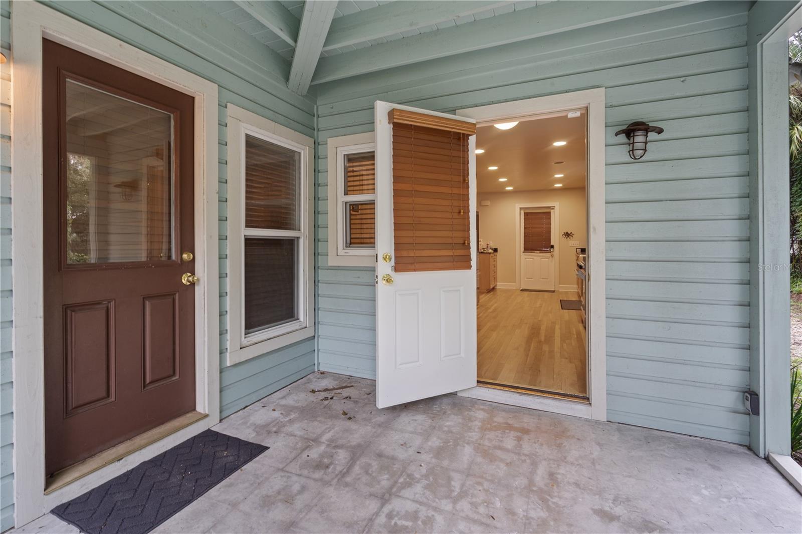 DOIG & ROBERTSONS ADDN-W R THOMAS - Residential Lease