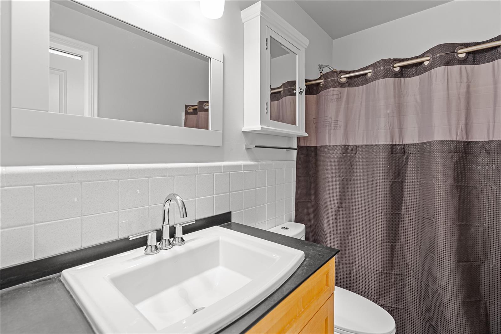 DOIG & ROBERTSONS ADDN-W R THOMAS - Residential Lease