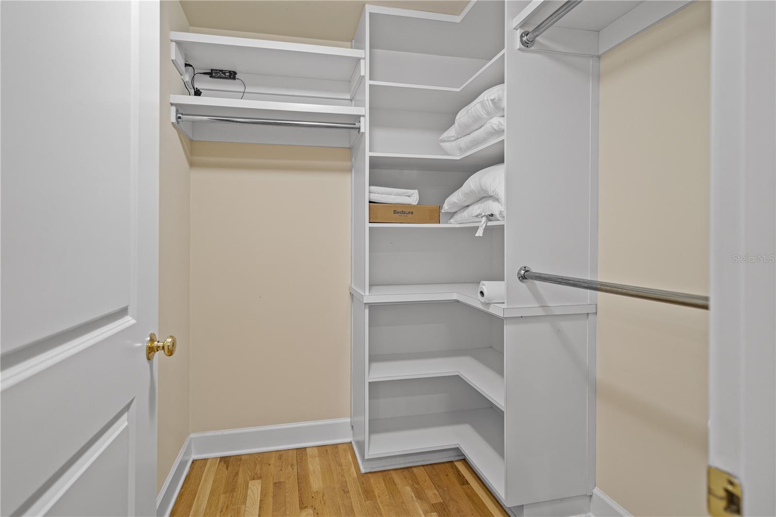 DOIG & ROBERTSONS ADDN-W R THOMAS - Residential Lease