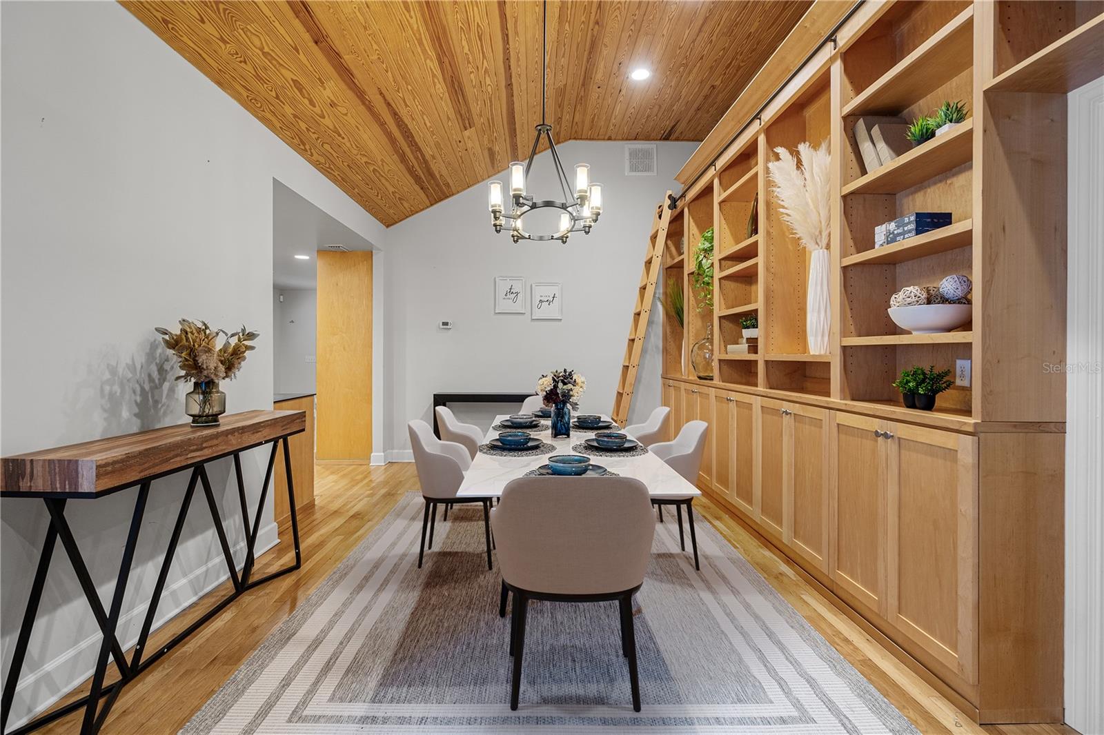 DOIG & ROBERTSONS ADDN-W R THOMAS - Residential Lease