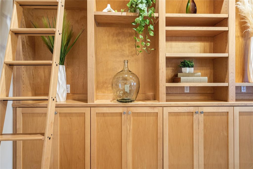 Photo of 1017 NE 3rd Avenue, Gainesville, FL 32601 (MLS # GC536072)