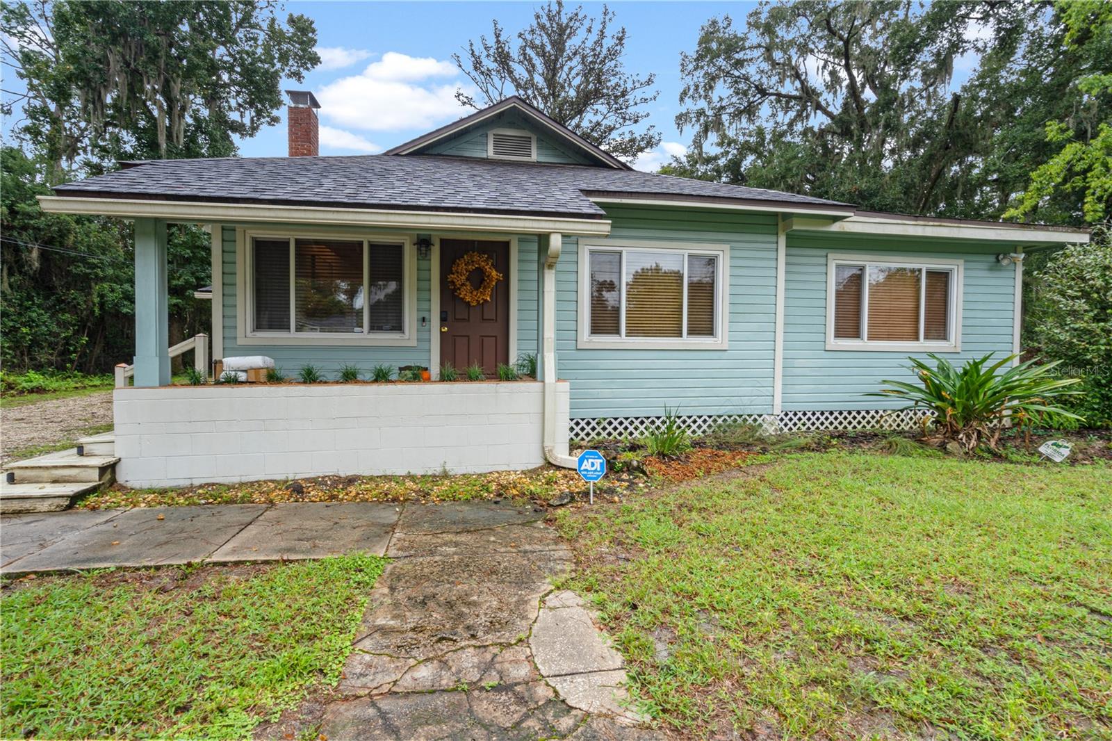 DOIG & ROBERTSONS ADDN-W R THOMAS - Residential Lease