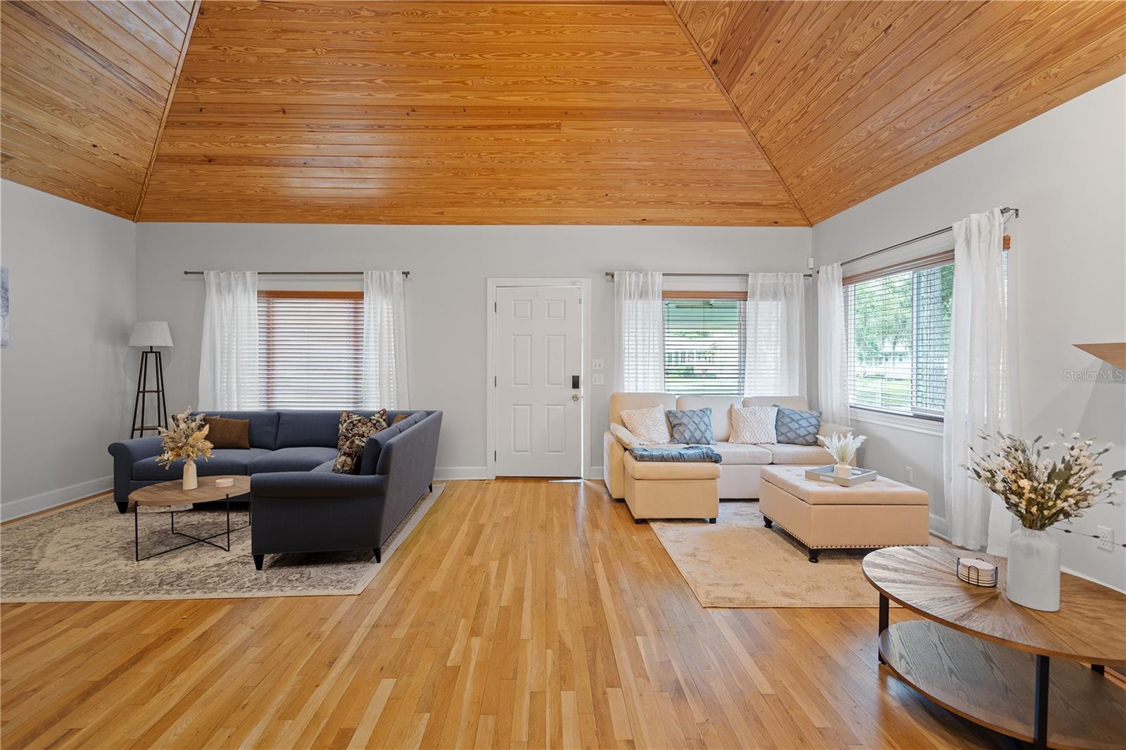 DOIG & ROBERTSONS ADDN-W R THOMAS - Residential Lease