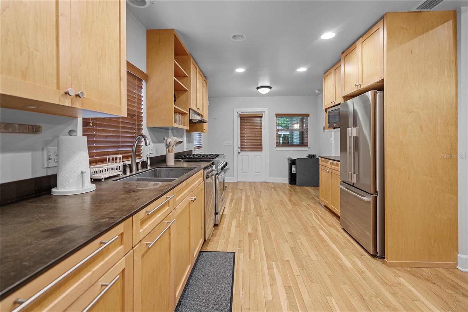 DOIG & ROBERTSONS ADDN-W R THOMAS - Residential Lease