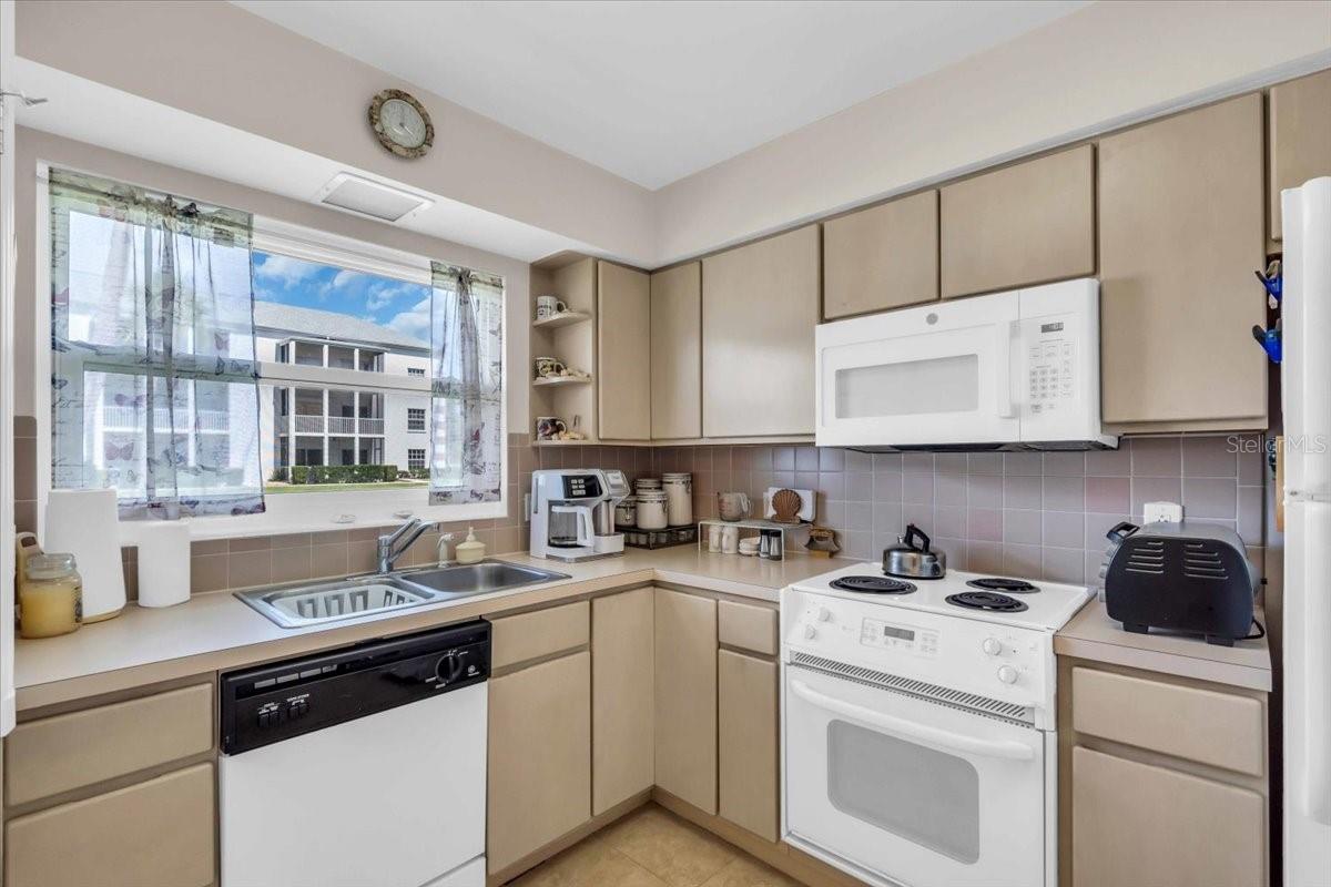 VENICE BEACH APTS SEC 1 - Residential