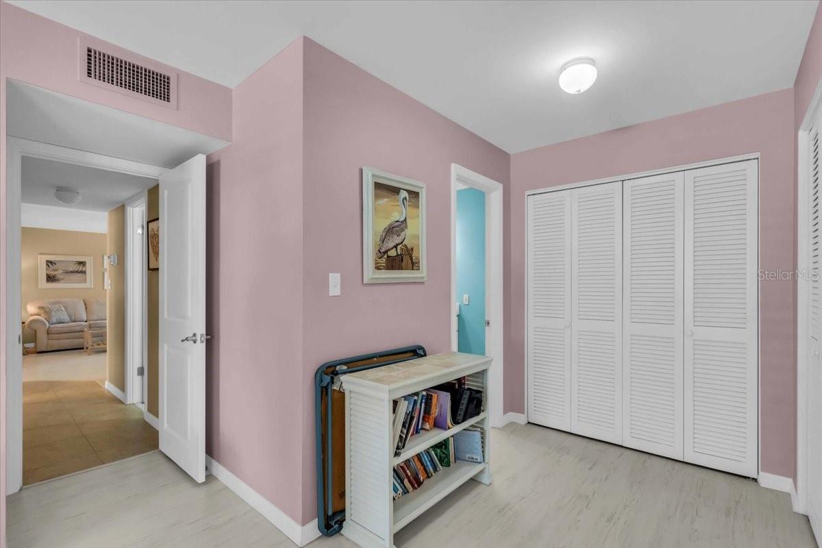 VENICE BEACH APTS SEC 1 - Residential