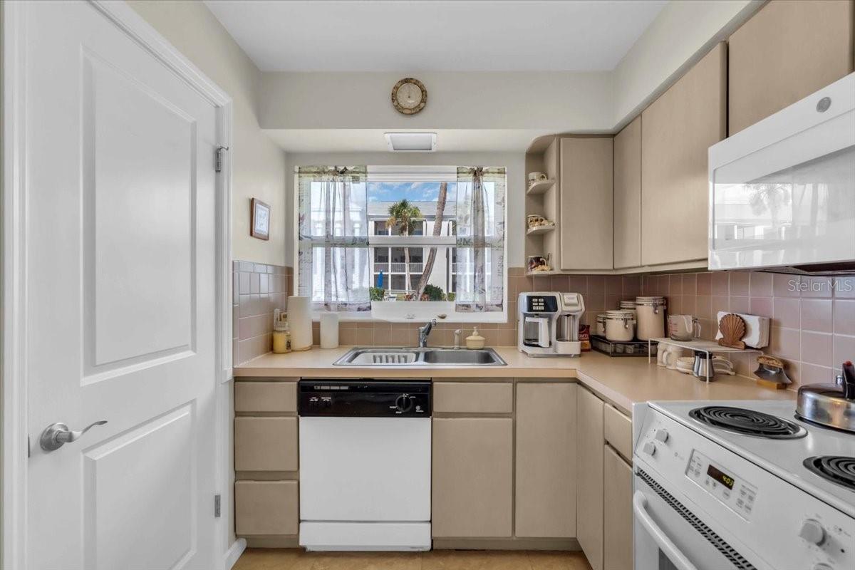 VENICE BEACH APTS SEC 1 - Residential