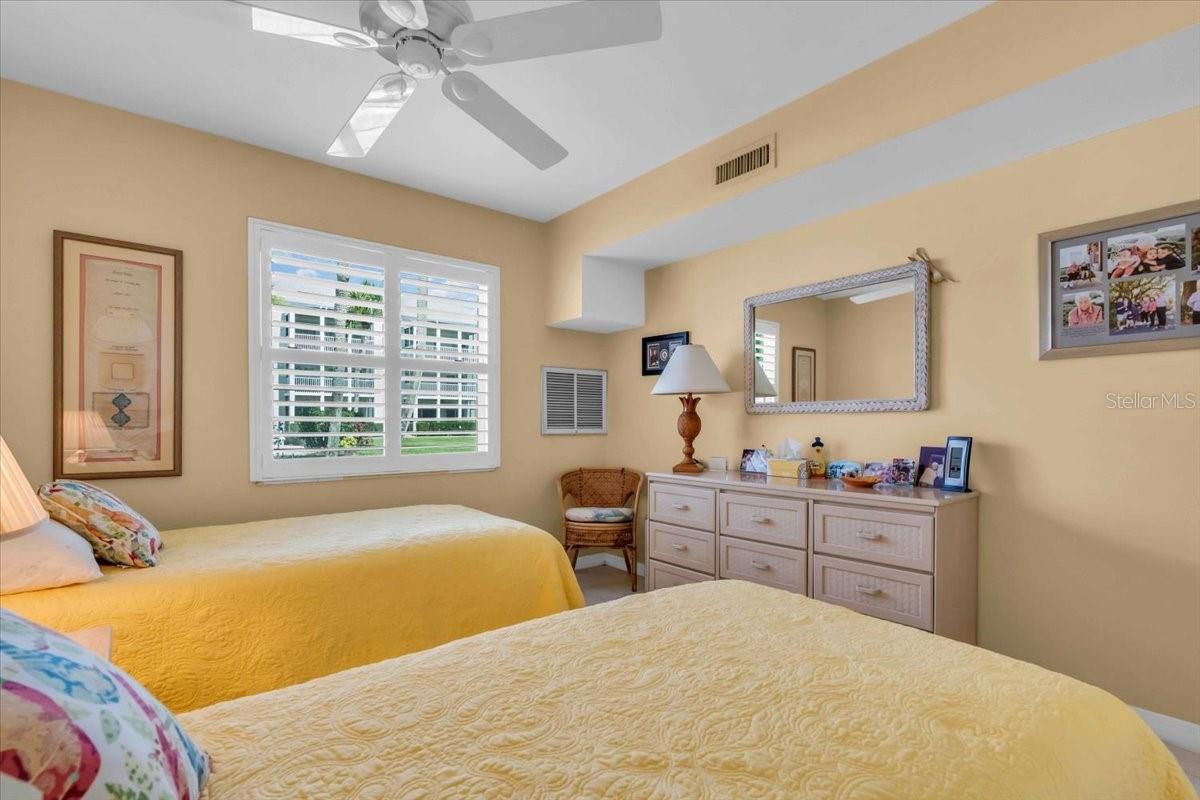 VENICE BEACH APTS SEC 1 - Residential