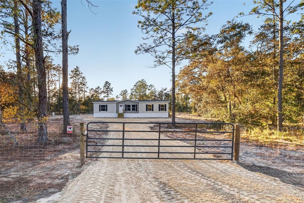 Photo of 170 NE 138th Avenue, Williston, FL 32696 (MLS # OM734530)