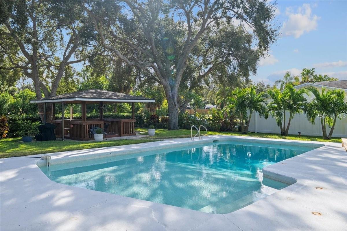 RIDGEWOOD GROVES - Residential