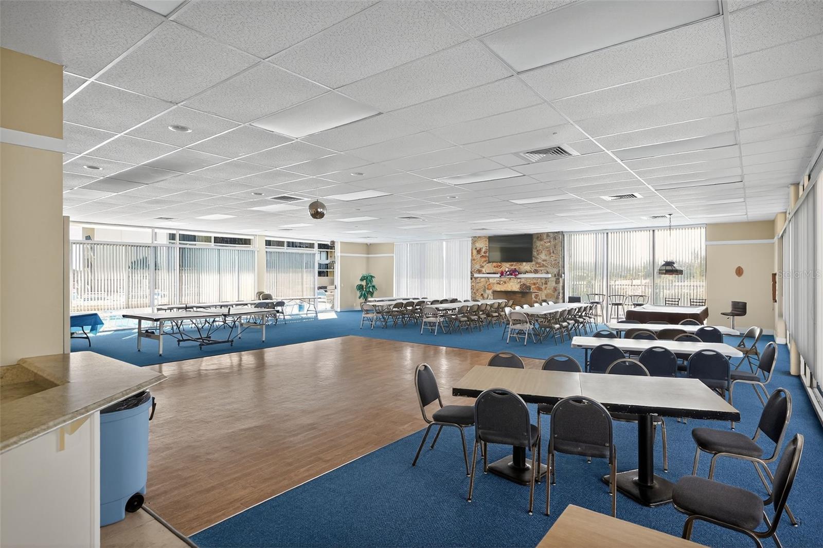 VANTAGE POINTE POOL & RACQUET CLUB CONDO - Residential