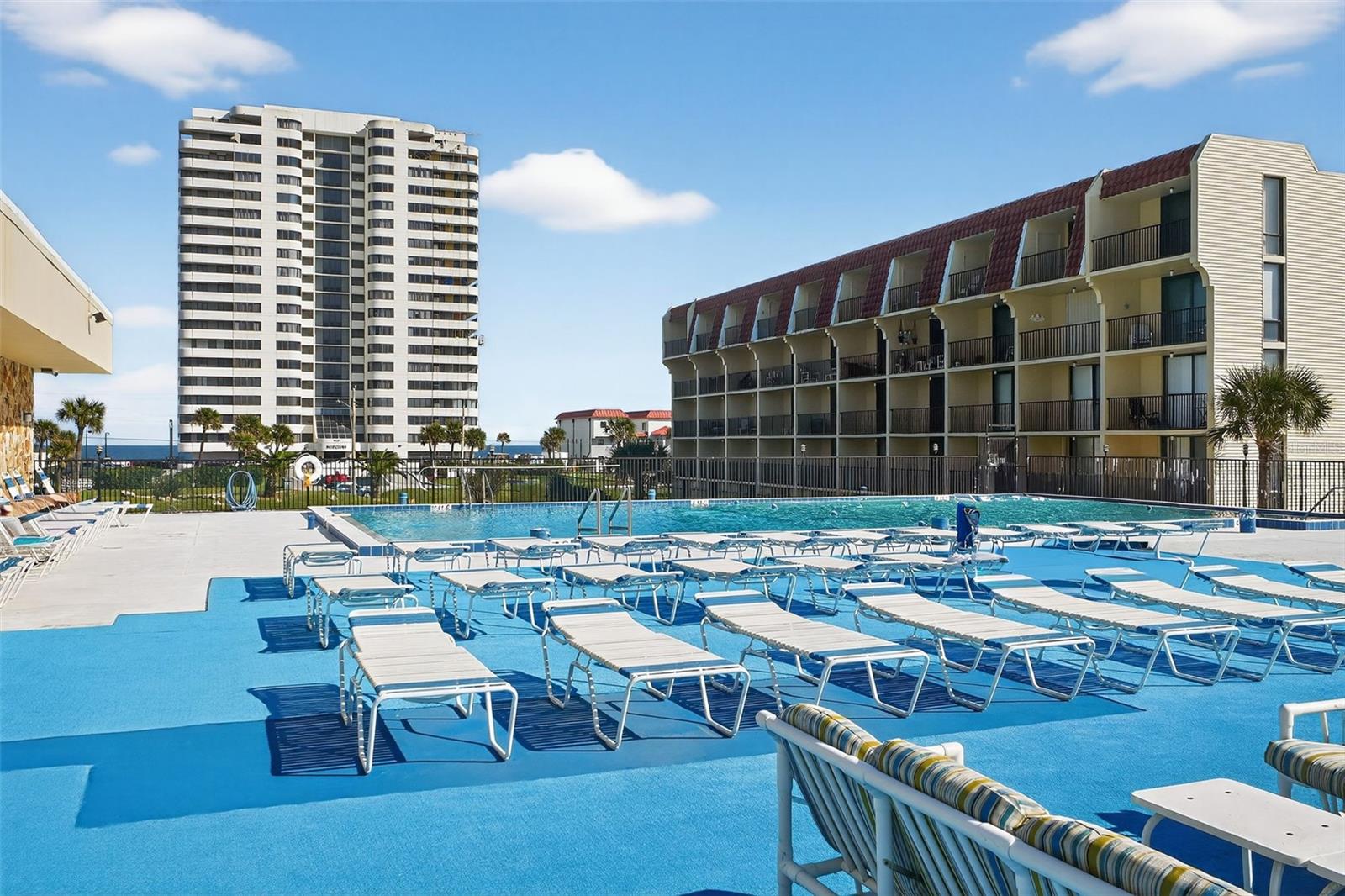 VANTAGE POINTE POOL & RACQUET CLUB CONDO - Residential