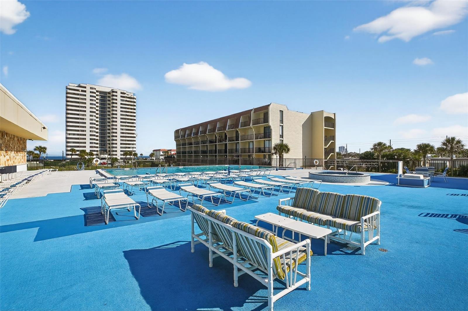 VANTAGE POINTE POOL & RACQUET CLUB CONDO - Residential