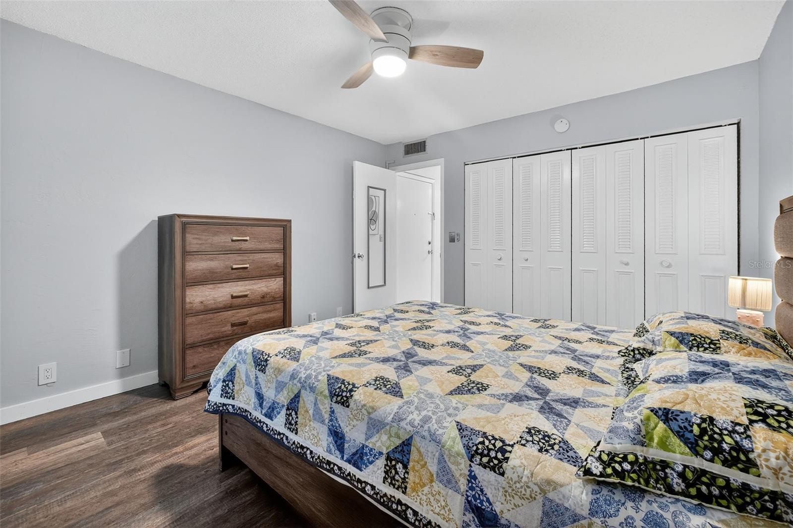 VANTAGE POINTE POOL & RACQUET CLUB CONDO - Residential