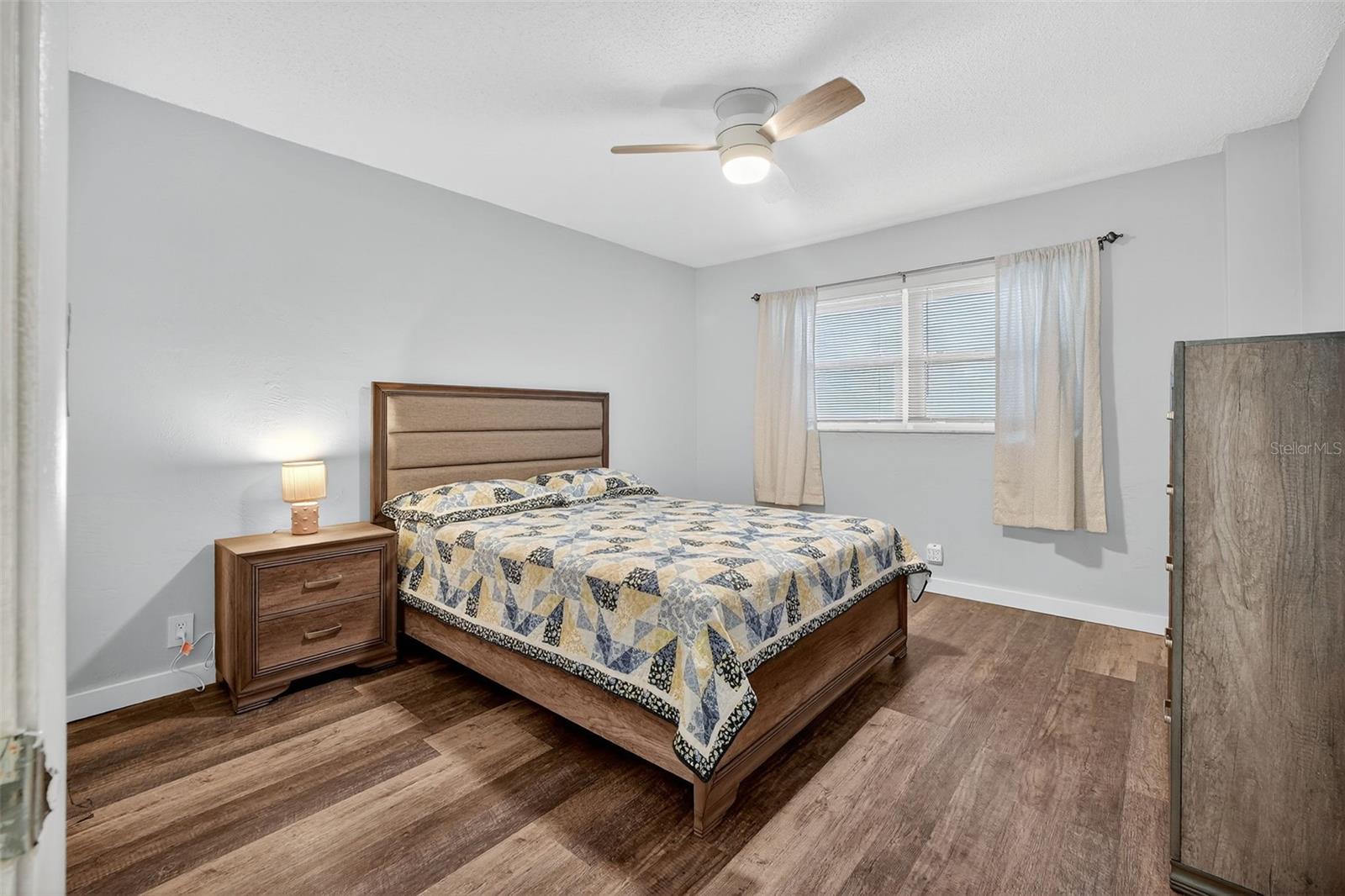 VANTAGE POINTE POOL & RACQUET CLUB CONDO - Residential