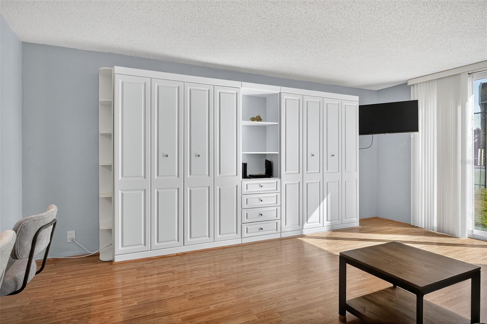 VANTAGE POINTE POOL & RACQUET CLUB CONDO - Residential