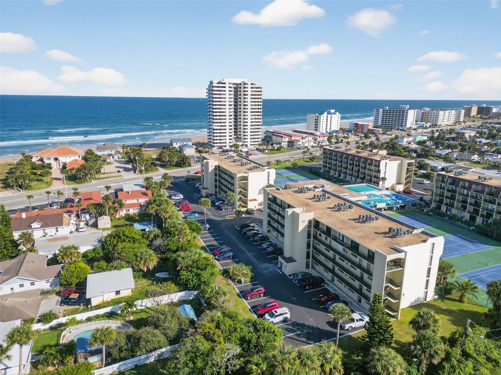 VANTAGE POINTE POOL & RACQUET CLUB CONDO - Residential