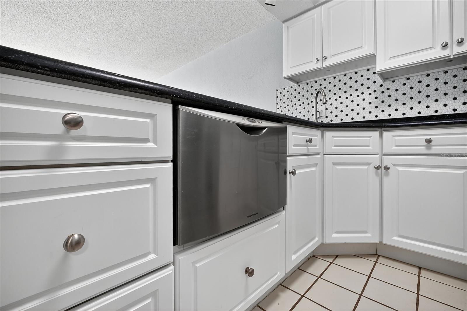 VANTAGE POINTE POOL & RACQUET CLUB CONDO - Residential