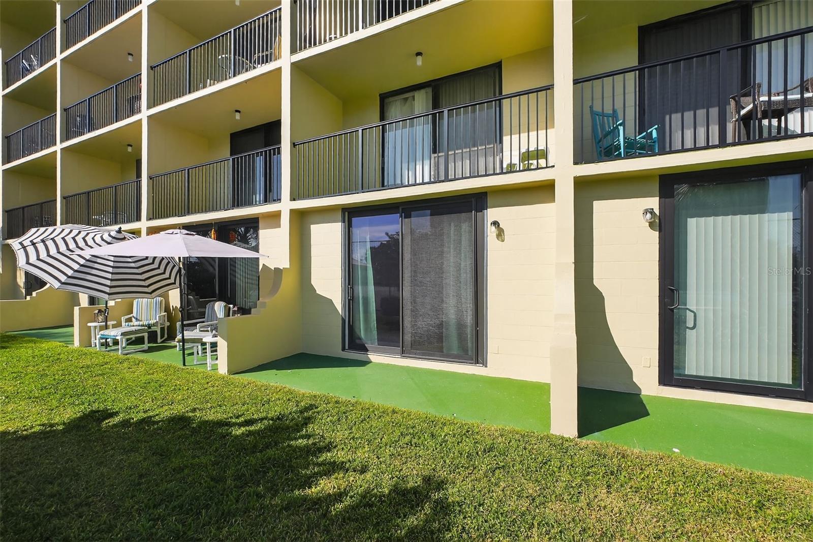 VANTAGE POINTE POOL & RACQUET CLUB CONDO - Residential