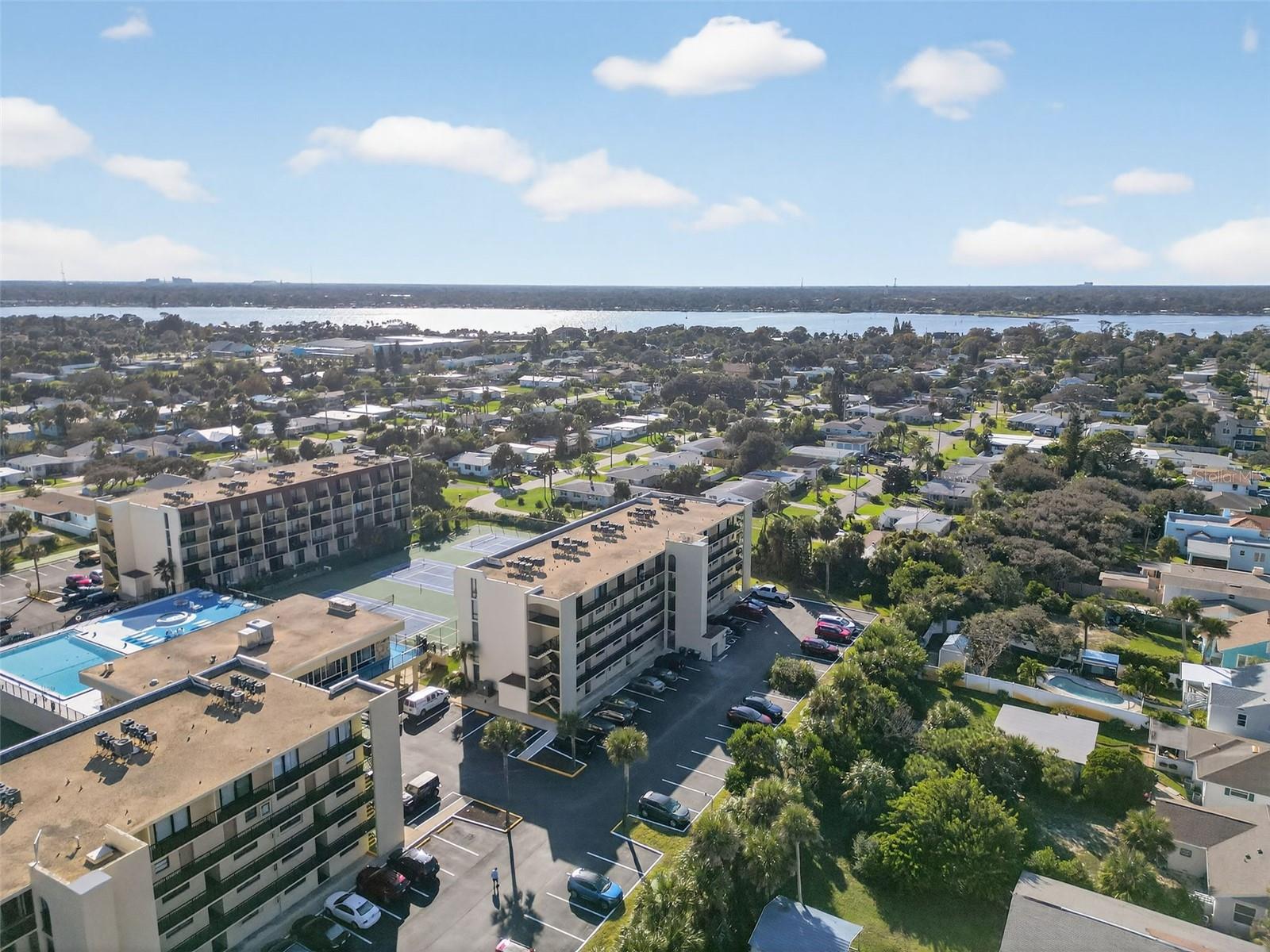 VANTAGE POINTE POOL & RACQUET CLUB CONDO - Residential