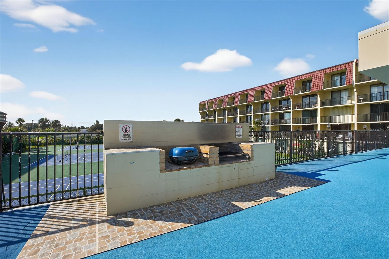 VANTAGE POINTE POOL & RACQUET CLUB CONDO - Residential