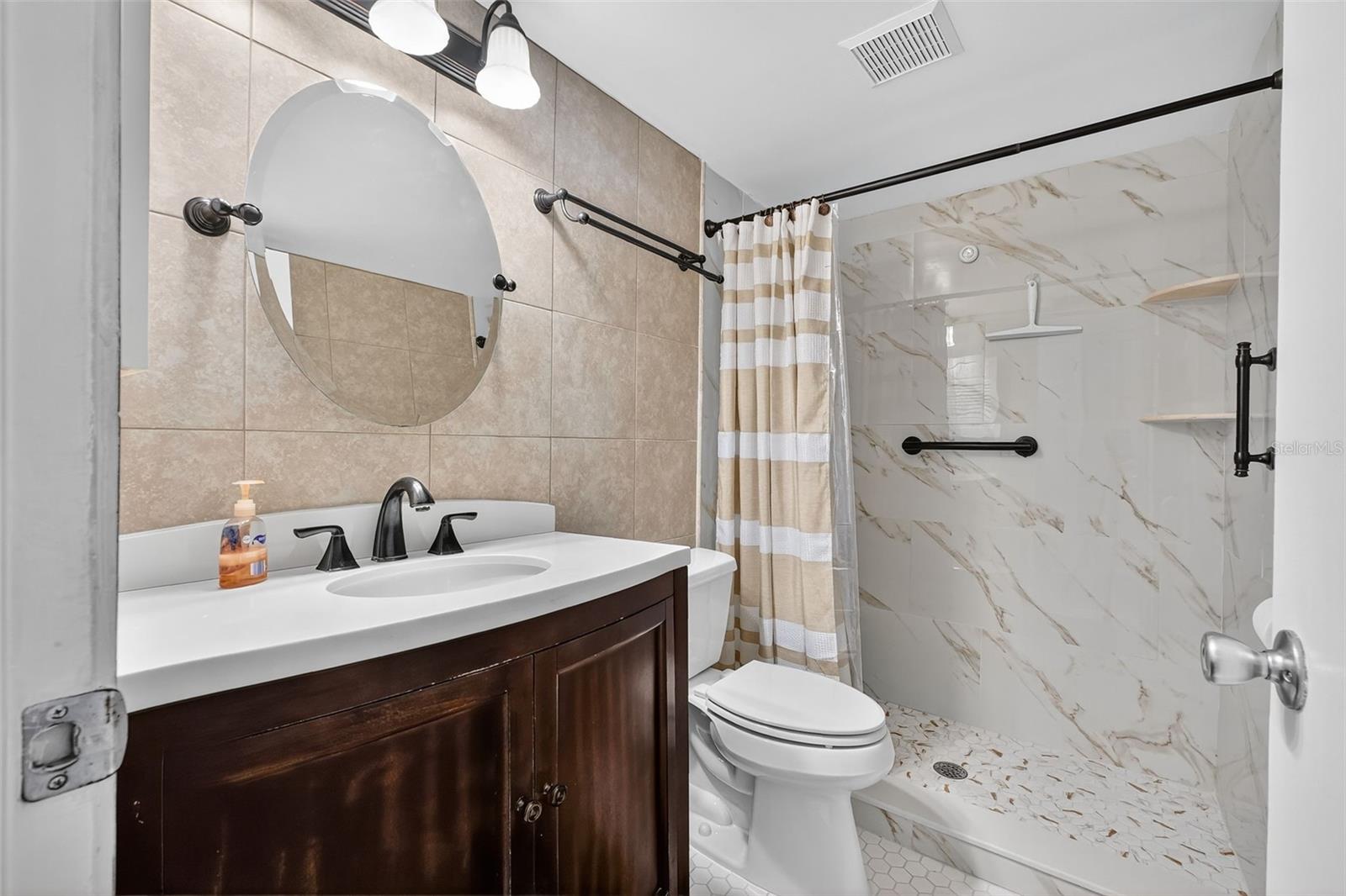 VANTAGE POINTE POOL & RACQUET CLUB CONDO - Residential