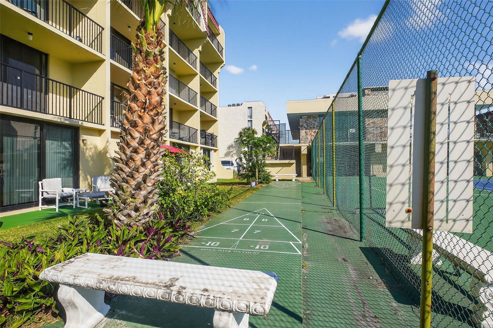 VANTAGE POINTE POOL & RACQUET CLUB CONDO - Residential