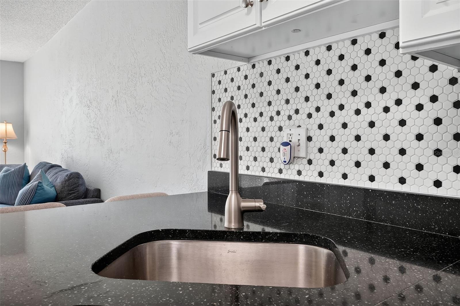 VANTAGE POINTE POOL & RACQUET CLUB CONDO - Residential