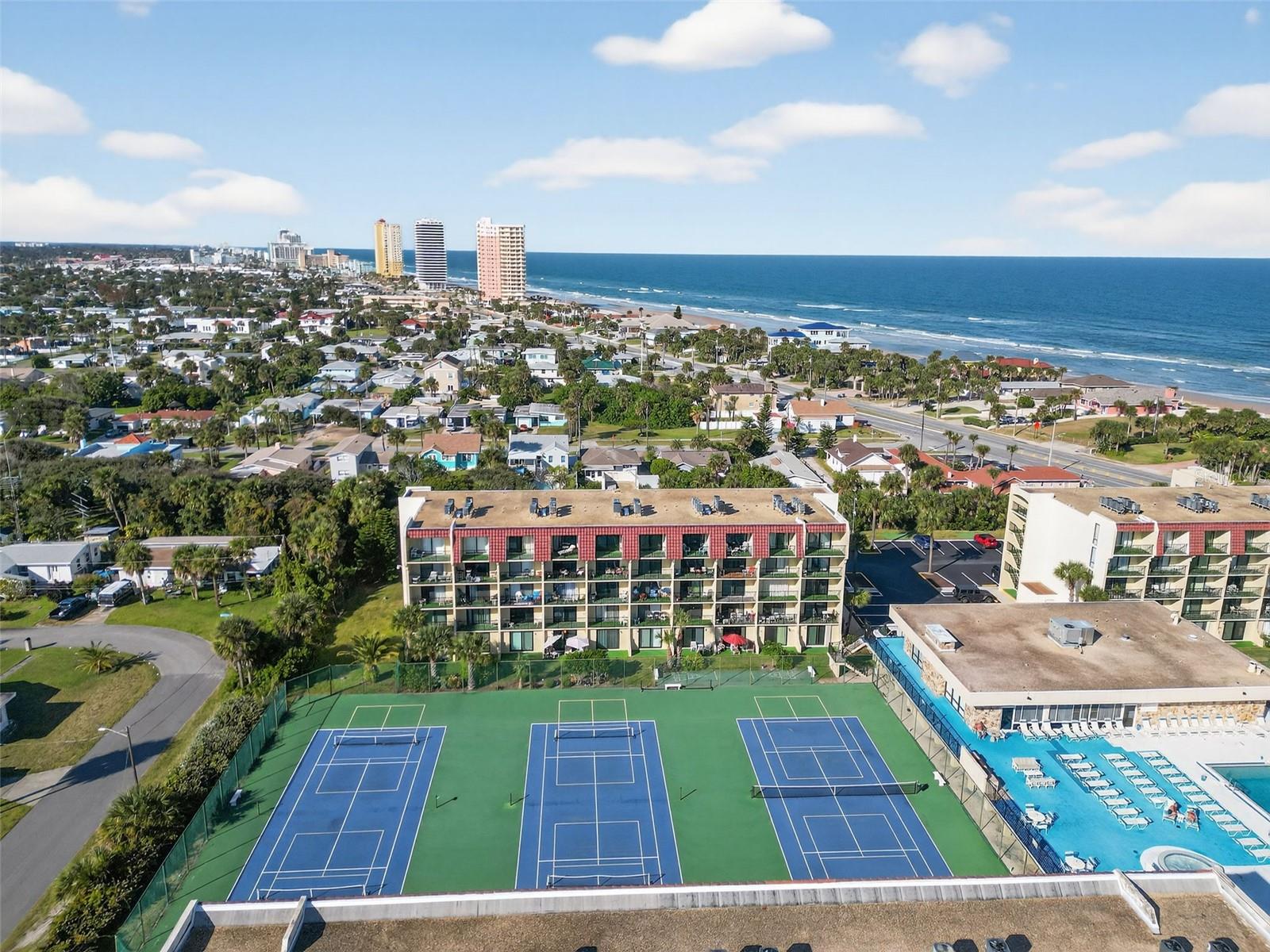 VANTAGE POINTE POOL & RACQUET CLUB CONDO - Residential
