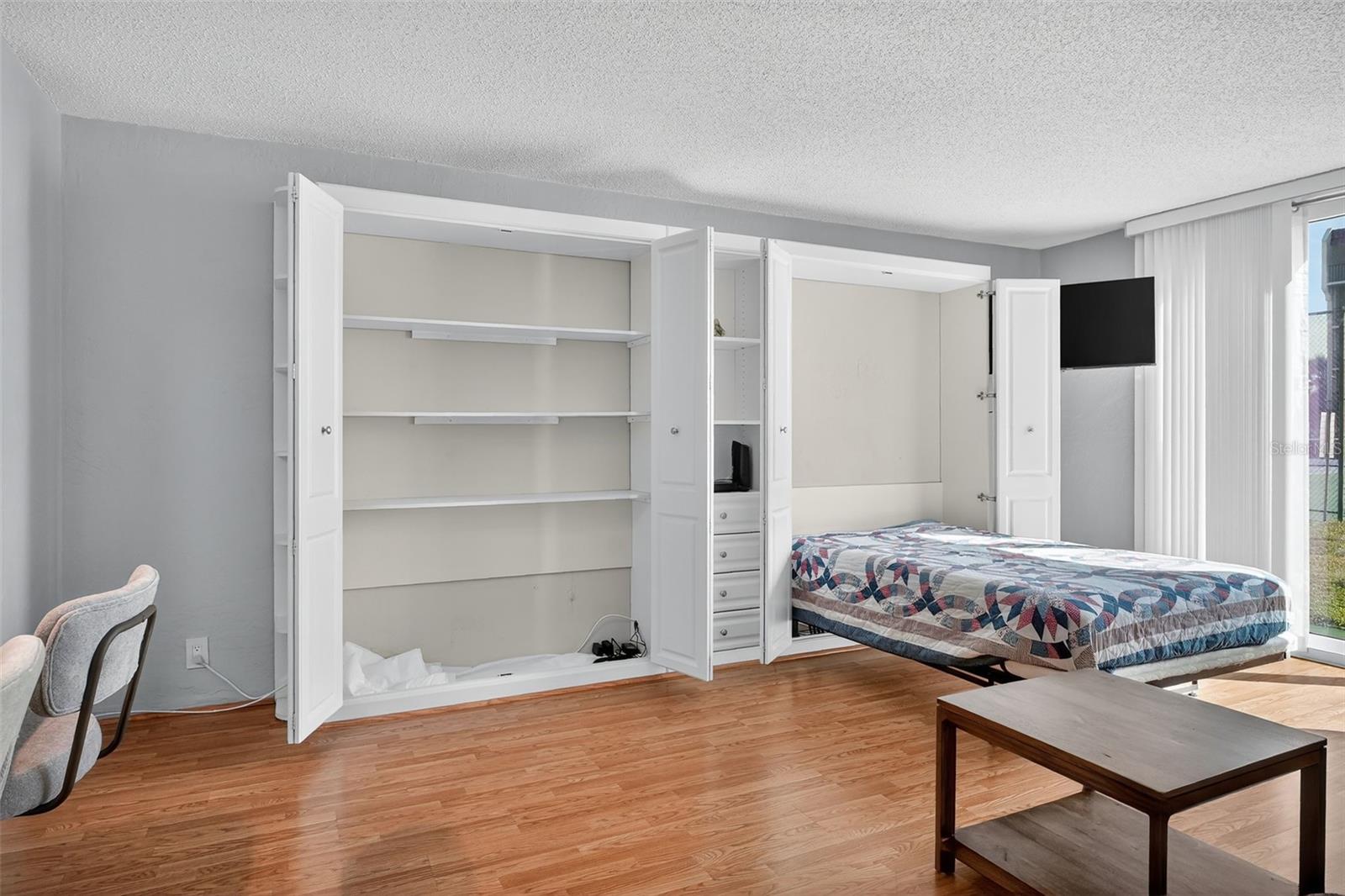 VANTAGE POINTE POOL & RACQUET CLUB CONDO - Residential