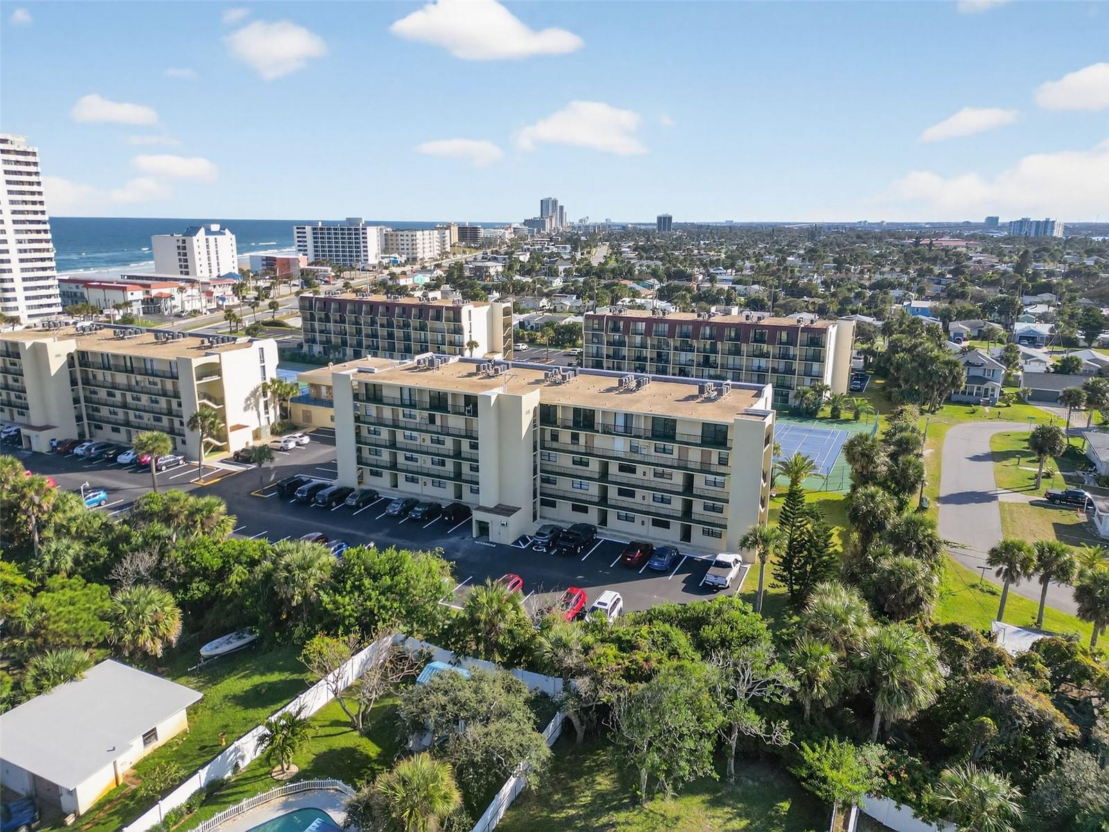 VANTAGE POINTE POOL & RACQUET CLUB CONDO - Residential