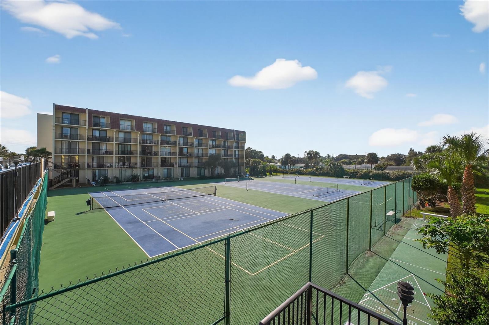 VANTAGE POINTE POOL & RACQUET CLUB CONDO - Residential