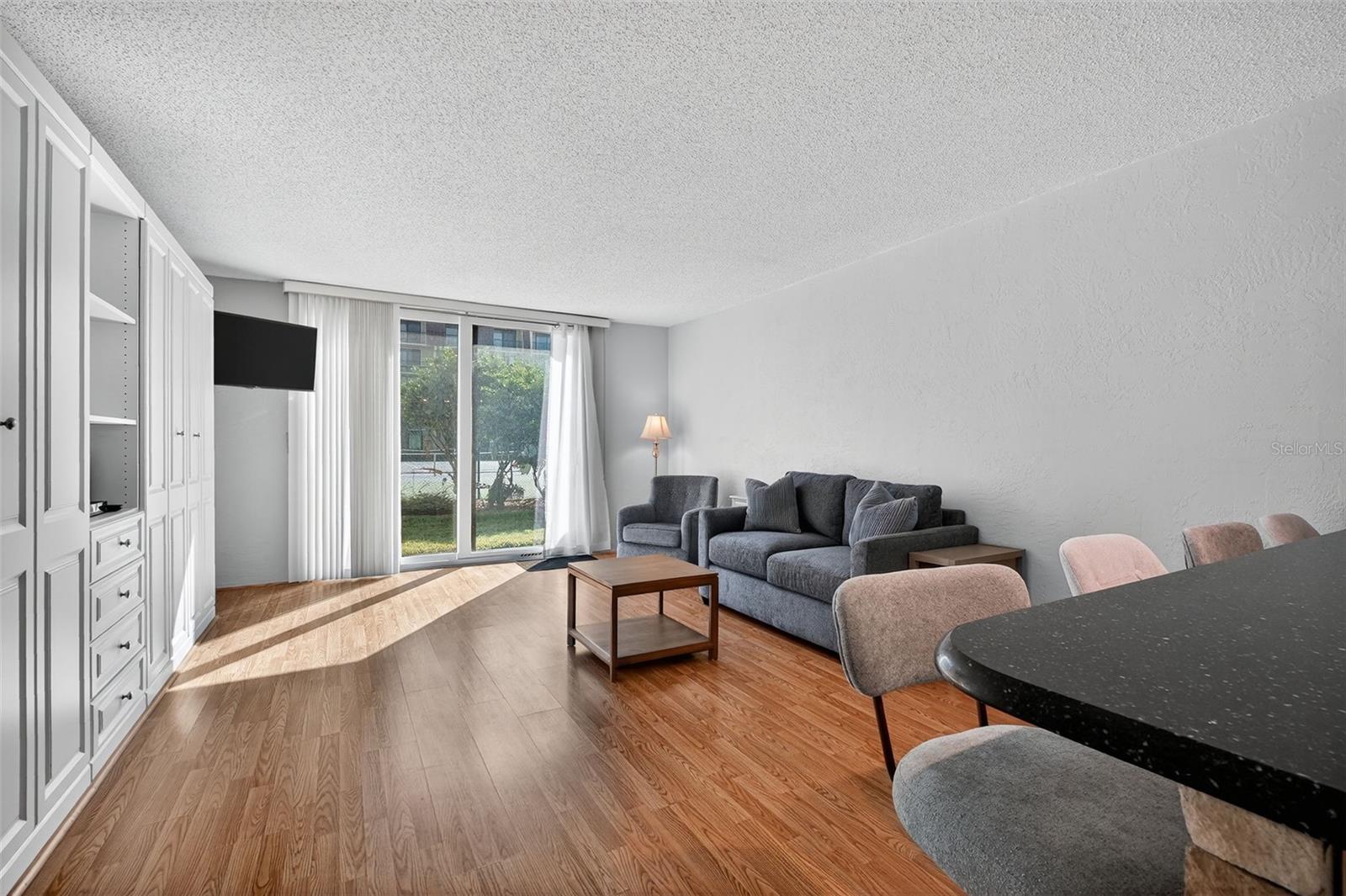 VANTAGE POINTE POOL & RACQUET CLUB CONDO - Residential