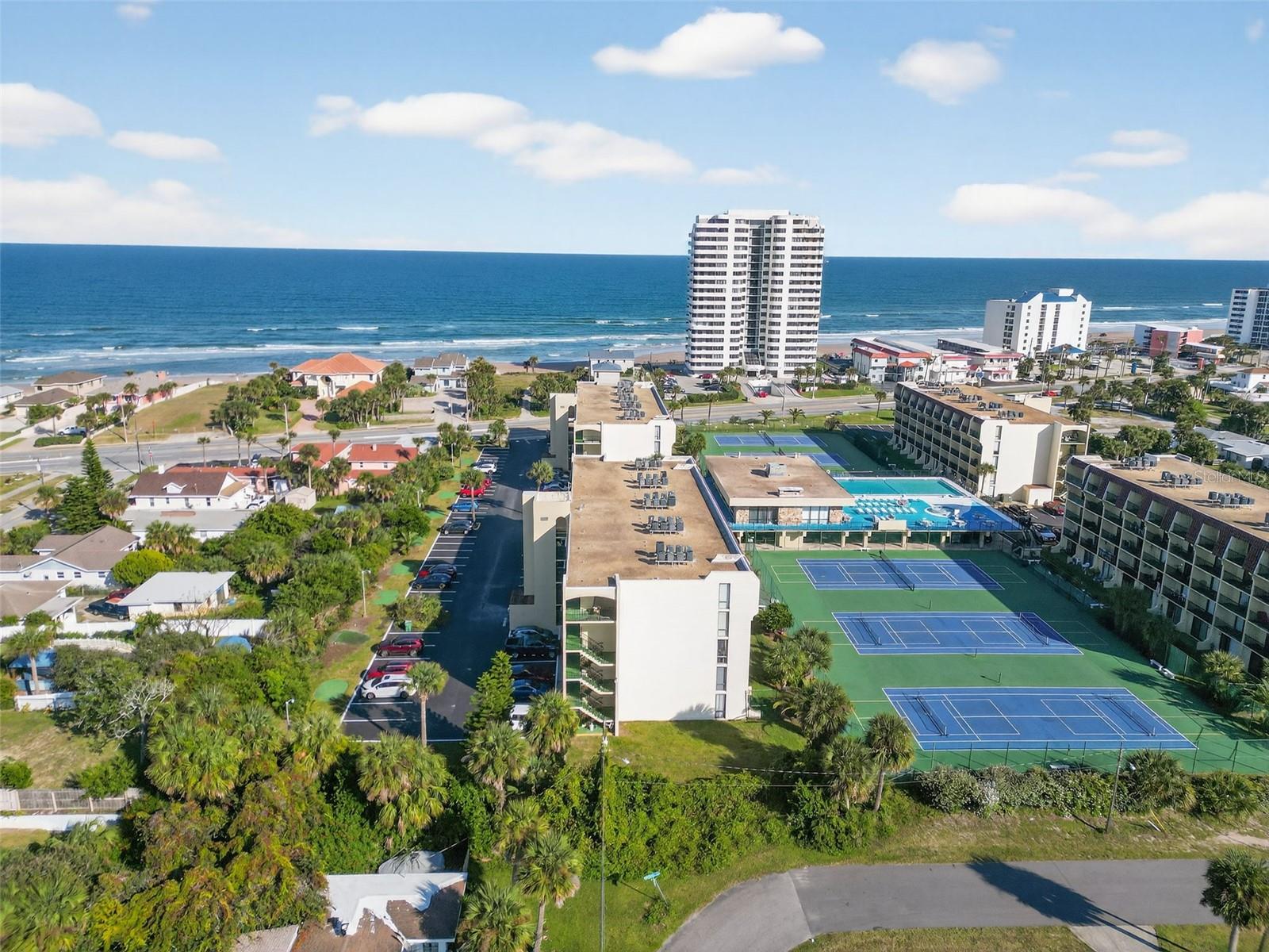 VANTAGE POINTE POOL & RACQUET CLUB CONDO - Residential