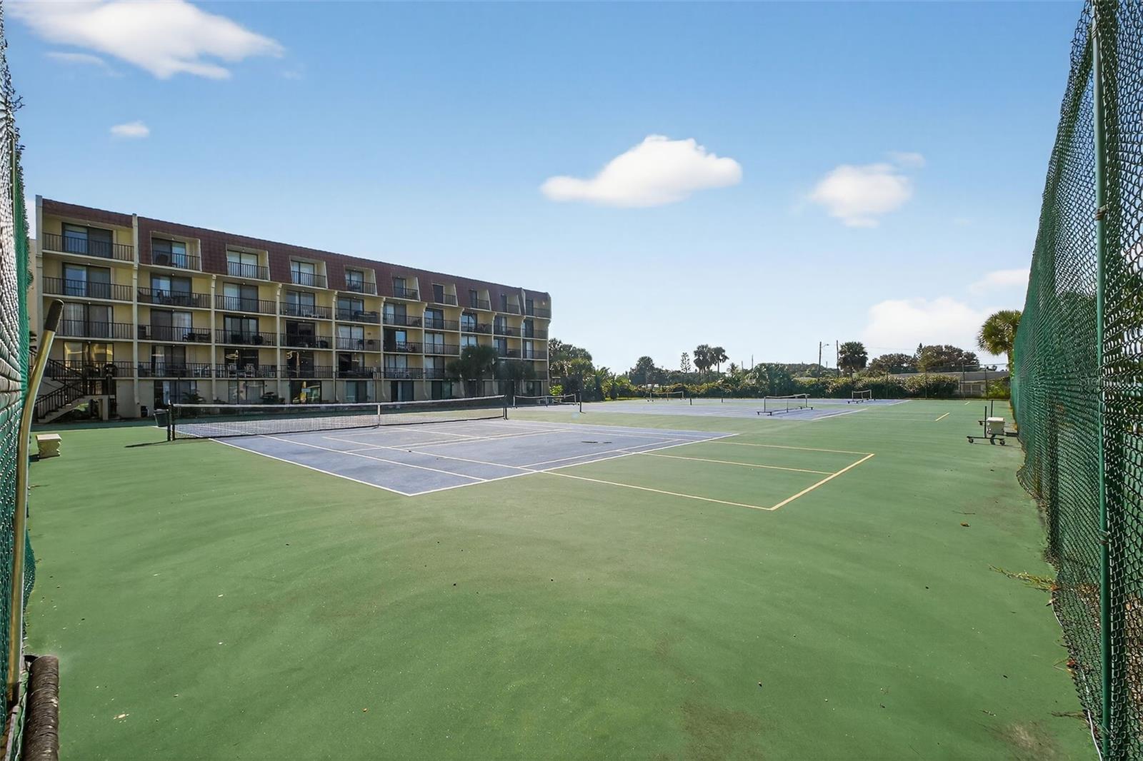 VANTAGE POINTE POOL & RACQUET CLUB CONDO - Residential