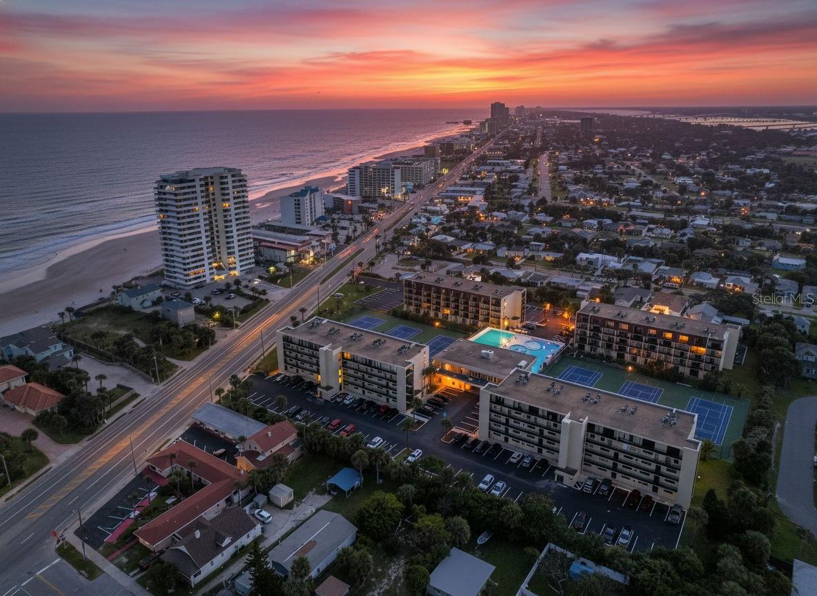 VANTAGE POINTE POOL & RACQUET CLUB CONDO - Residential
