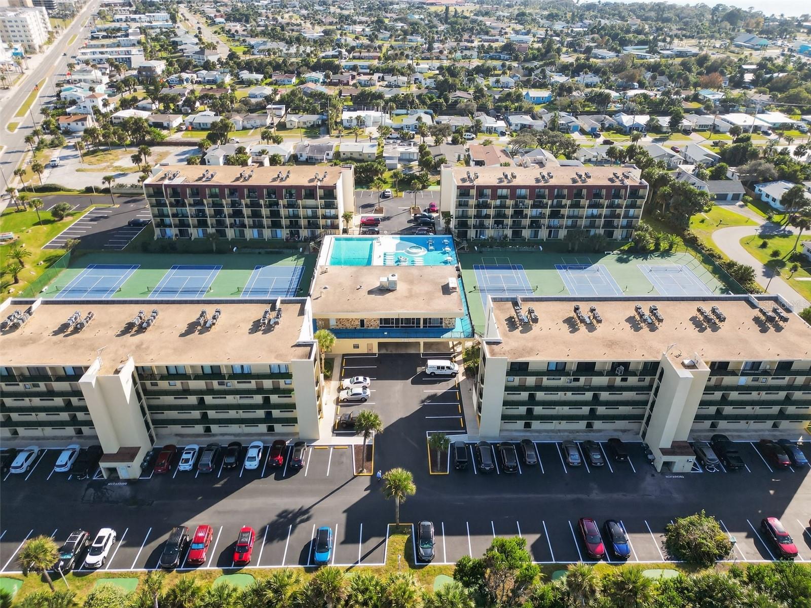 VANTAGE POINTE POOL & RACQUET CLUB CONDO - Residential