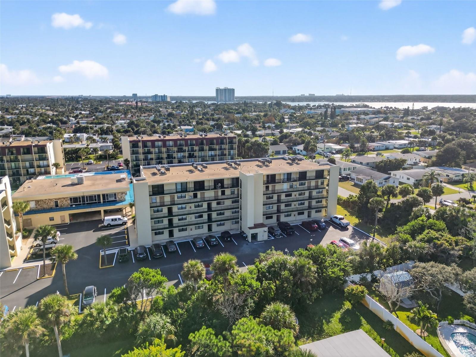 VANTAGE POINTE POOL & RACQUET CLUB CONDO - Residential