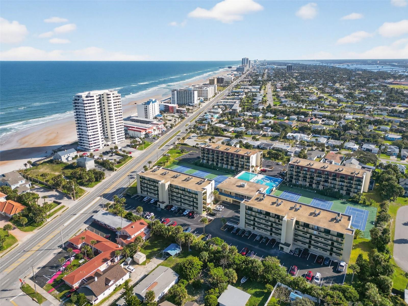 VANTAGE POINTE POOL & RACQUET CLUB CONDO - Residential