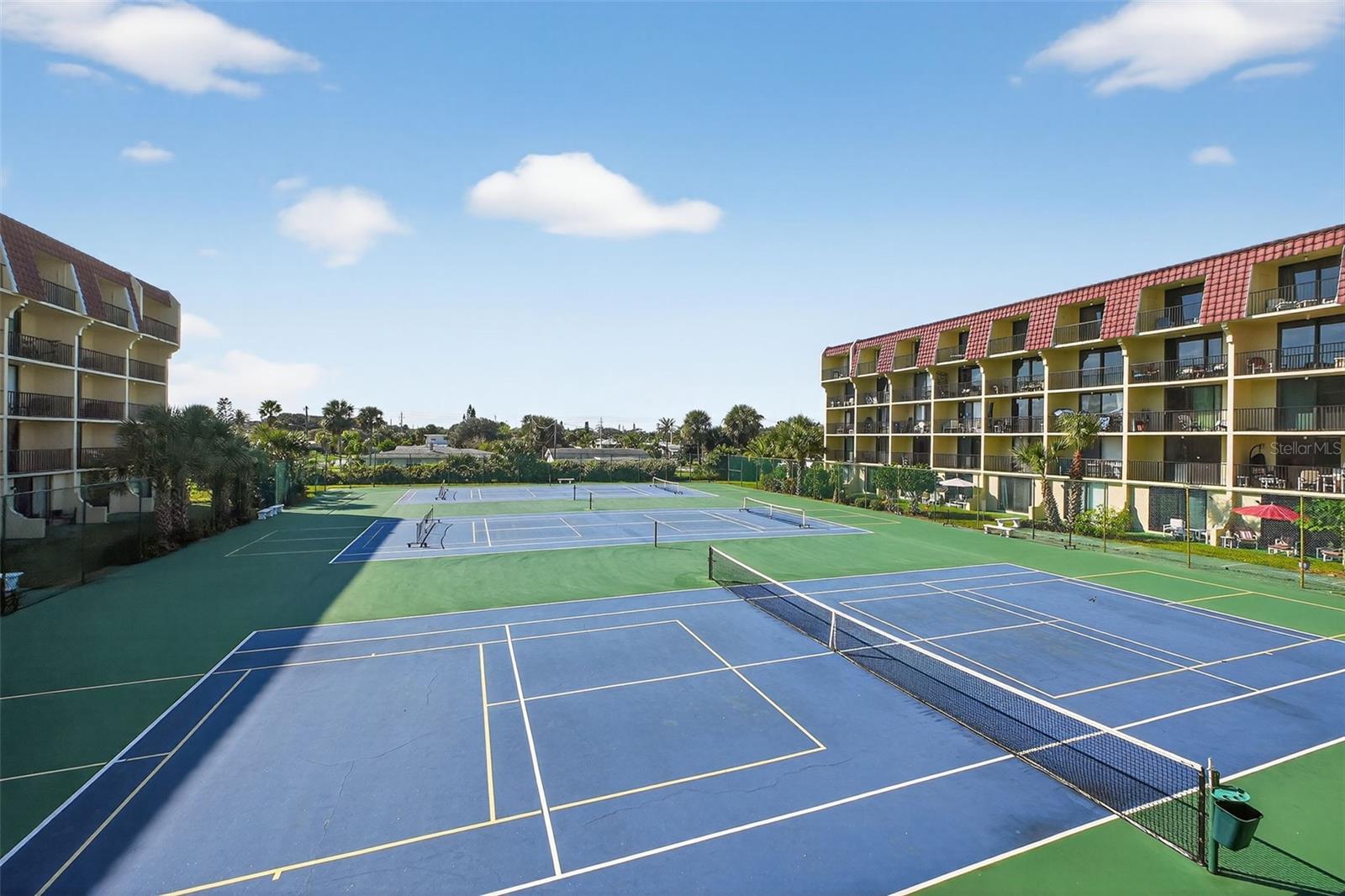 VANTAGE POINTE POOL & RACQUET CLUB CONDO - Residential