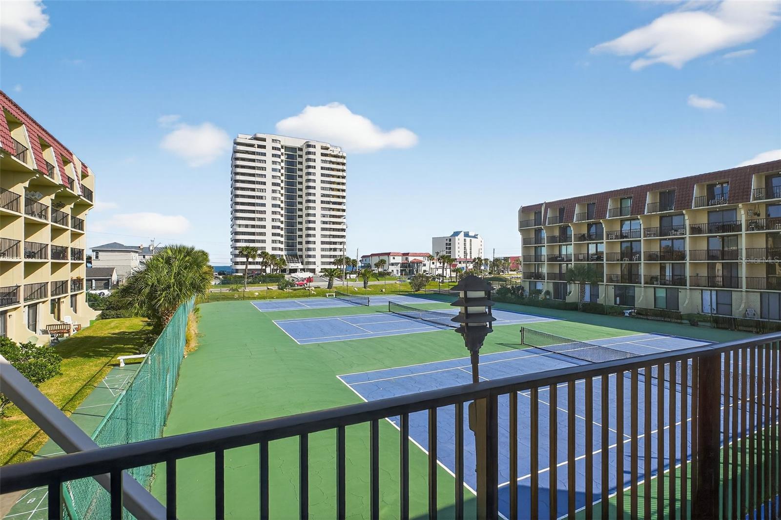 VANTAGE POINTE POOL & RACQUET CLUB CONDO - Residential