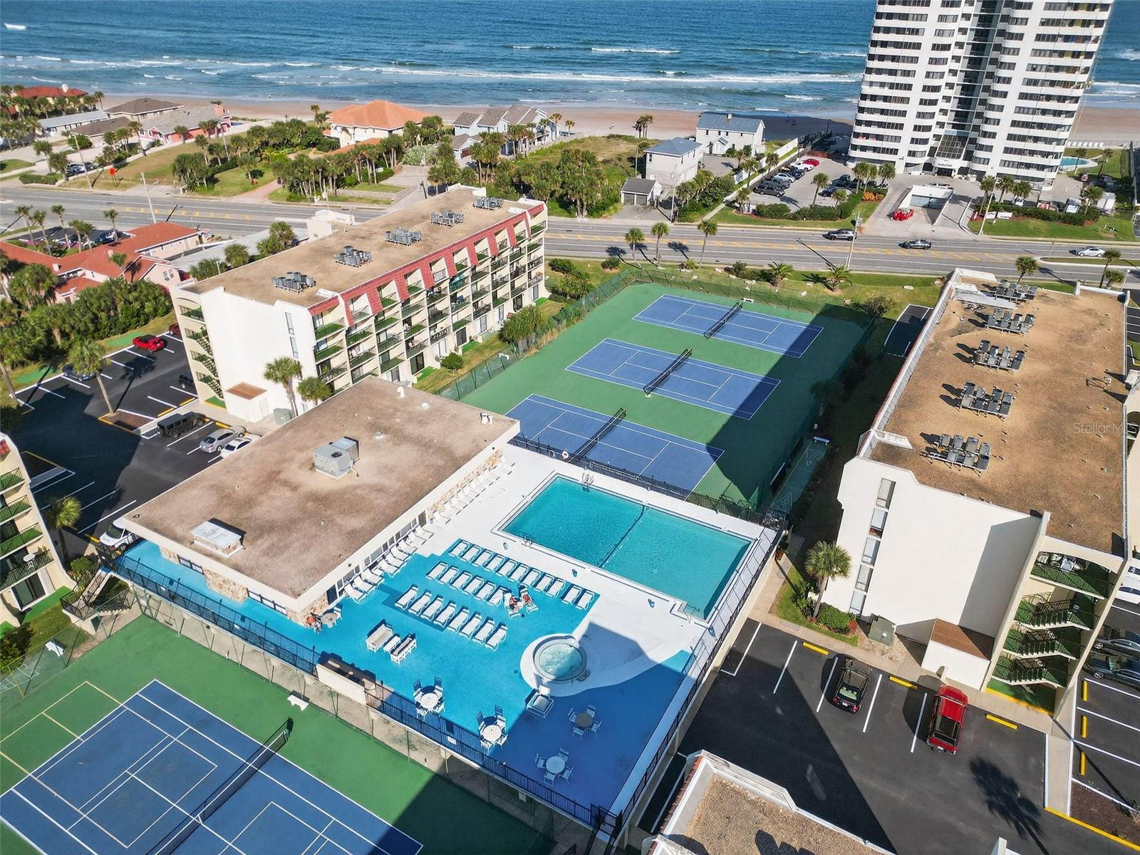 VANTAGE POINTE POOL & RACQUET CLUB CONDO - Residential