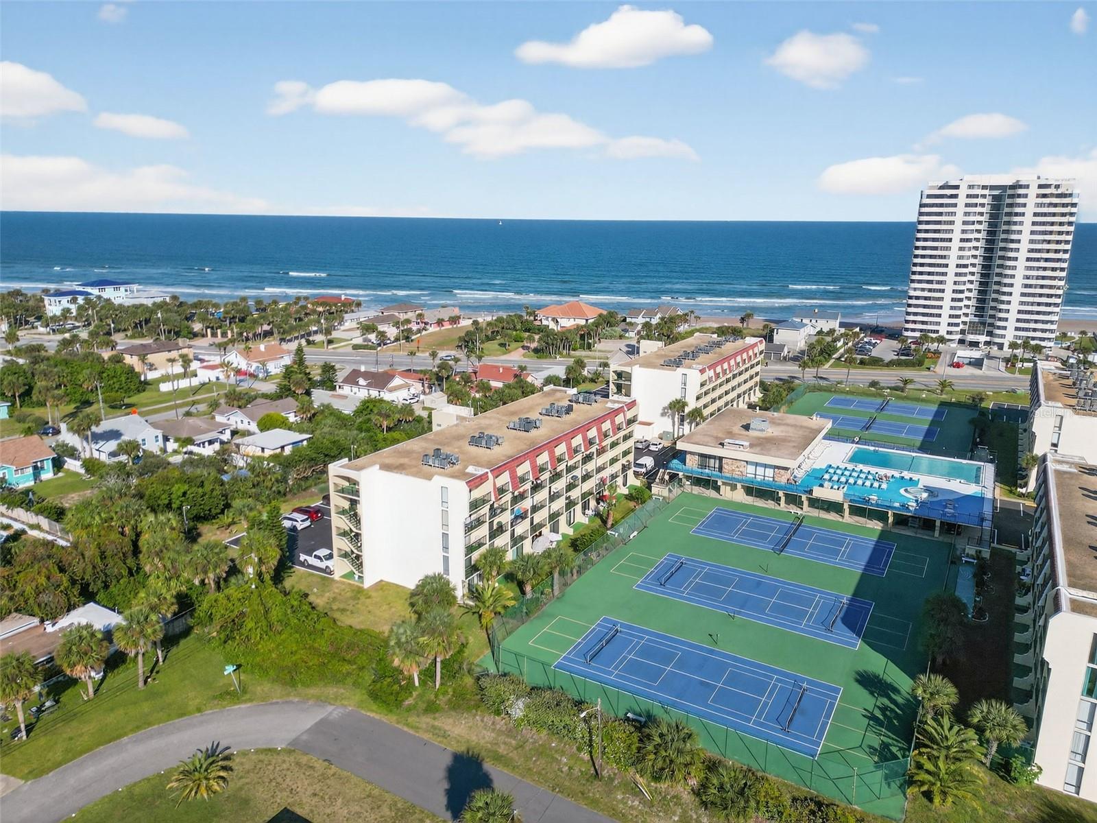 VANTAGE POINTE POOL & RACQUET CLUB CONDO - Residential