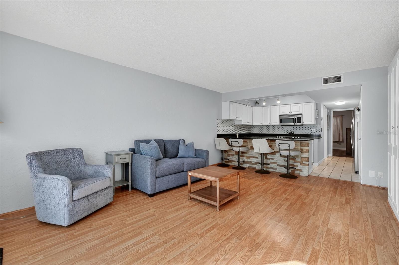 VANTAGE POINTE POOL & RACQUET CLUB CONDO - Residential